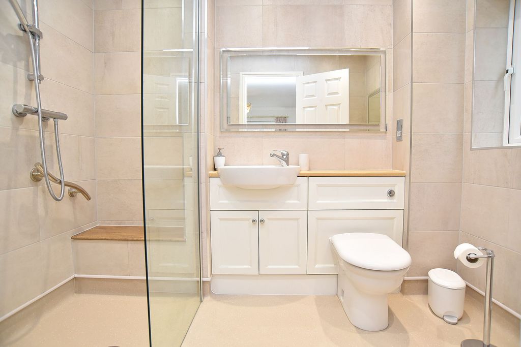 Additional image 18 of 5 bed detached house to rentBarnwell Crescent, Harrogate HG2