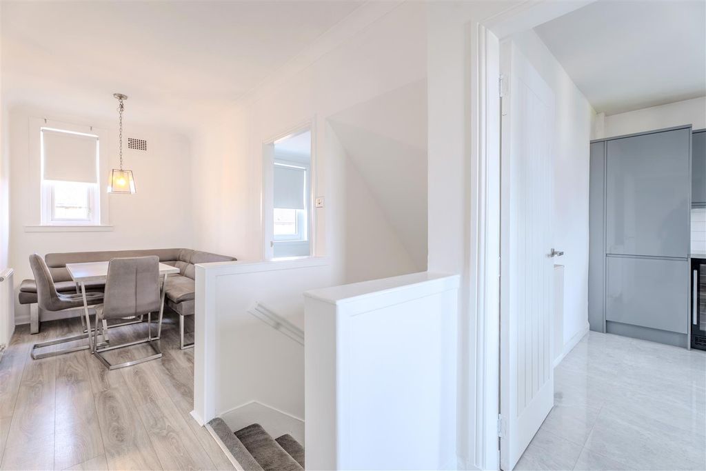Additional image 4 of 2 bed flat to rentLadywell Road, Motherwell ML1
