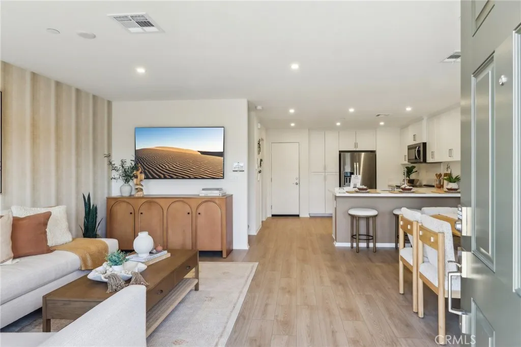 Additional image 4 of 15563 April Dawn Way Unit 4, Fontana, CA 92336