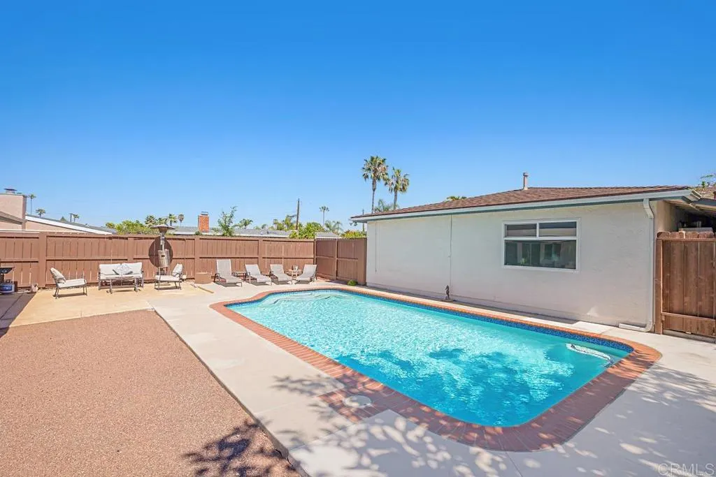 Additional image 31 of 5676 Chateau Dr, San Diego, CA 92117