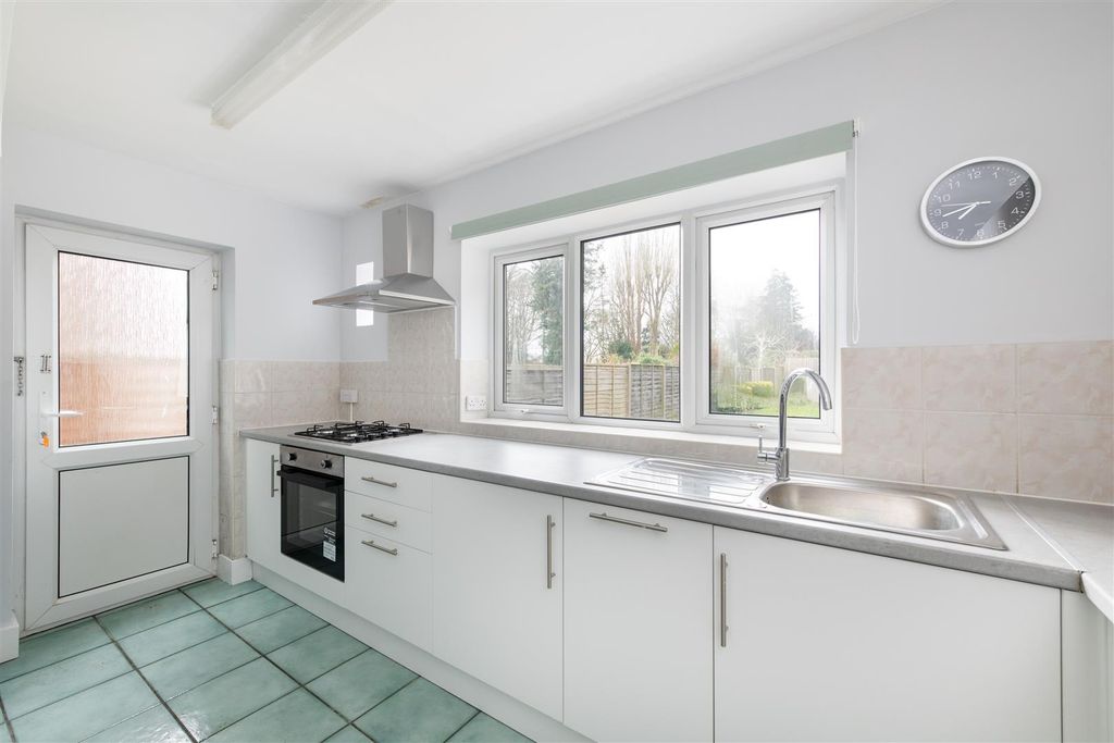 Additional image 4 of 4 bed property to rentMansfield Avenue, Barnet EN4