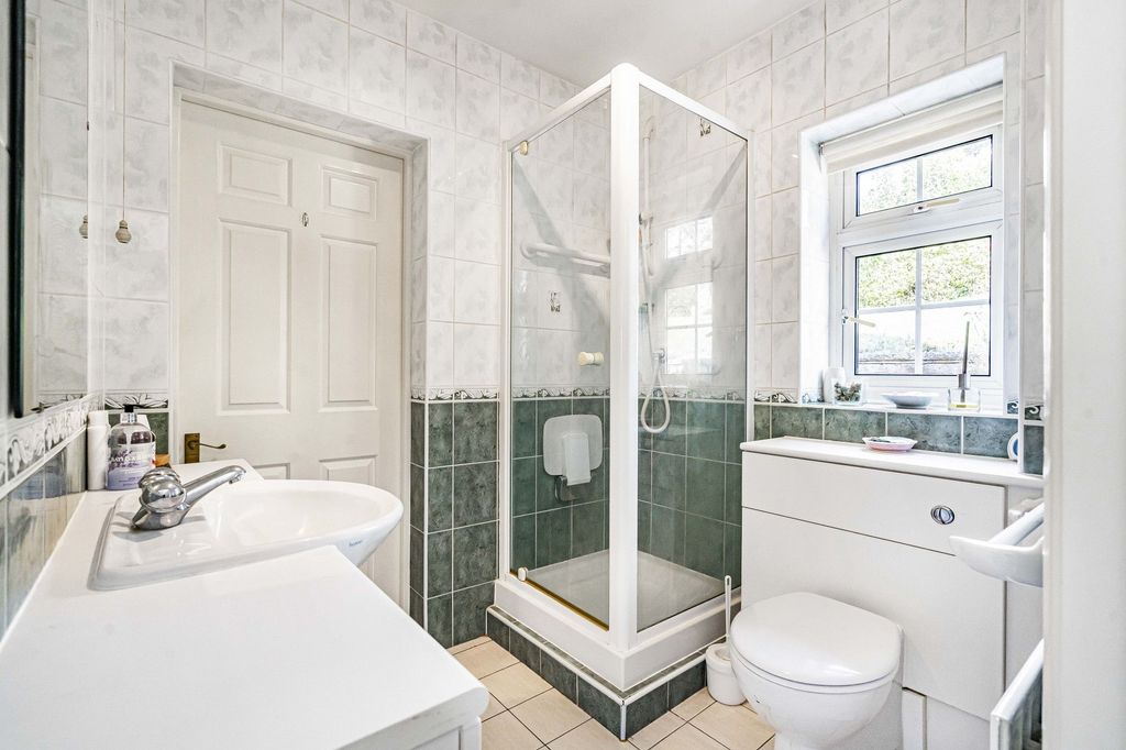 Additional image 14 of 2 bed detached house to rentDowns Lane, Leatherhead KT22