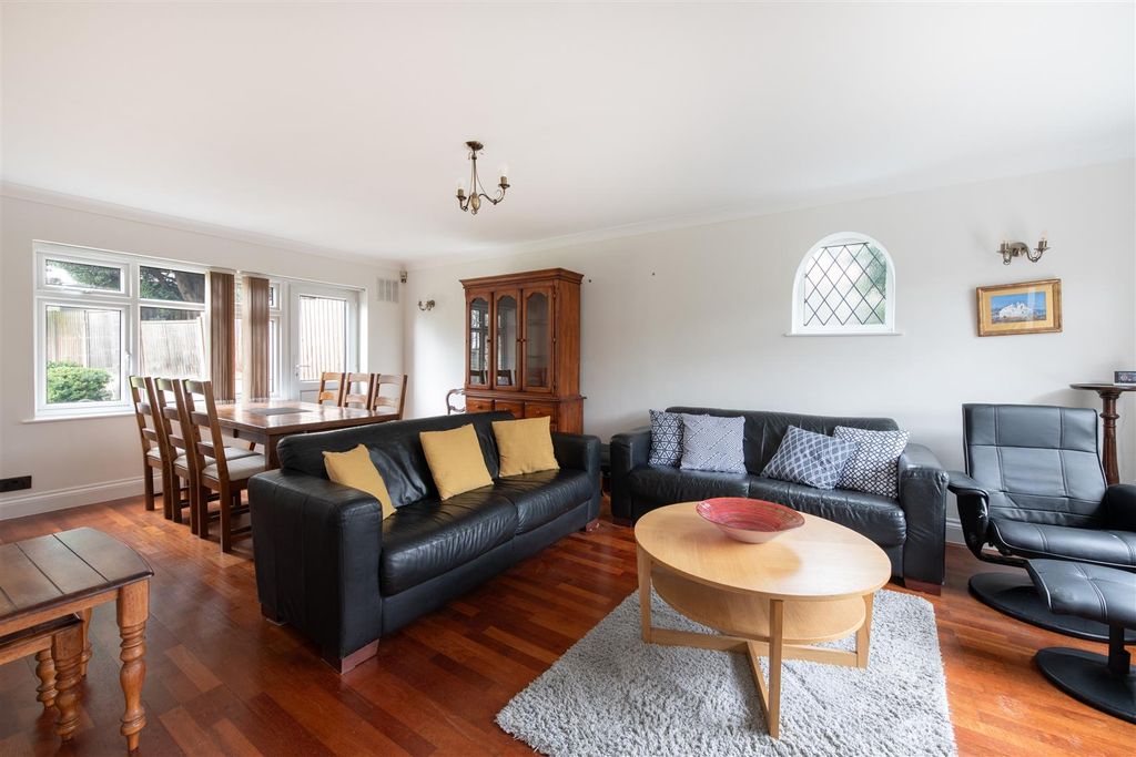 Additional image 6 of 4 bed property to rentMansfield Avenue, Barnet EN4