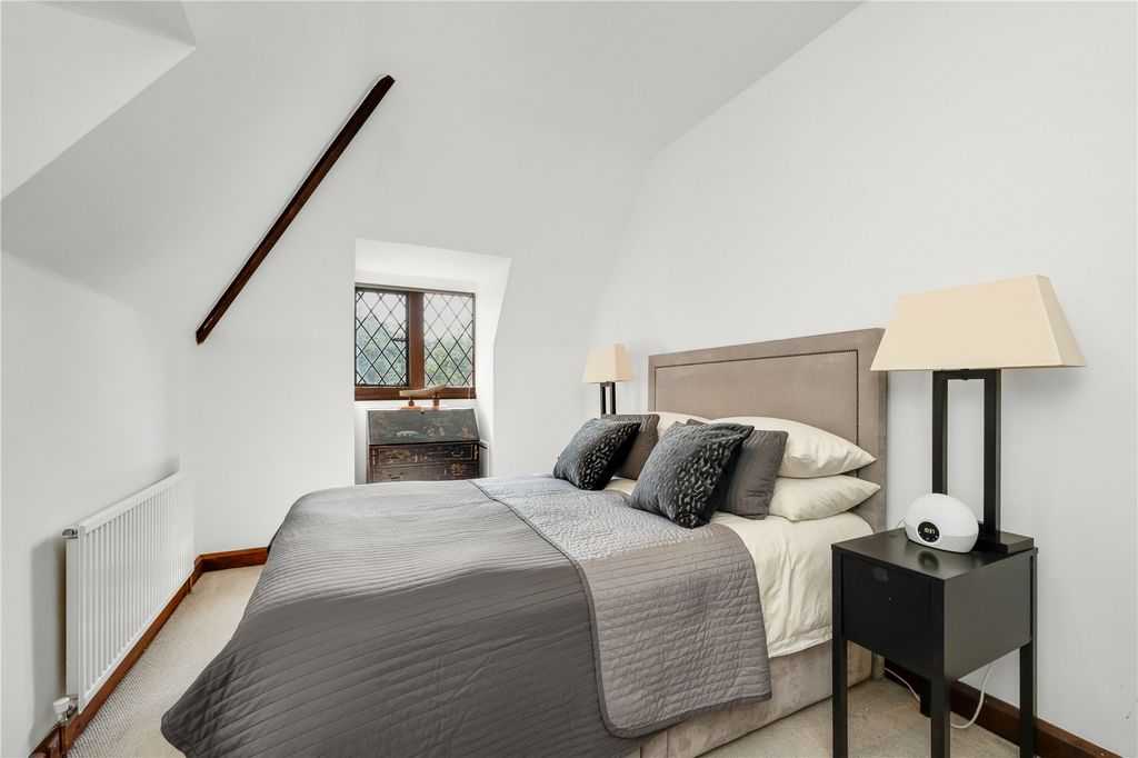 Additional image 14 of 8 bed detached house to rentYaffle Road, Weybridge KT13