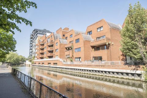 Selborne Court, Reading RG1