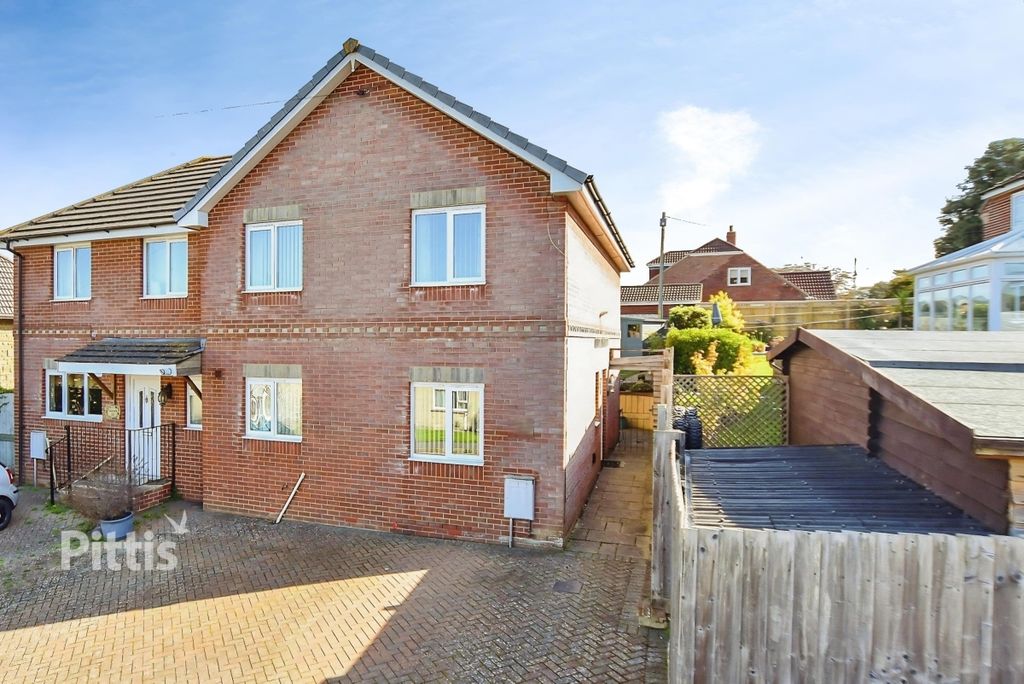 4 bed semi-detached house to rentSt. Saviours Road, Totland Bay PO39