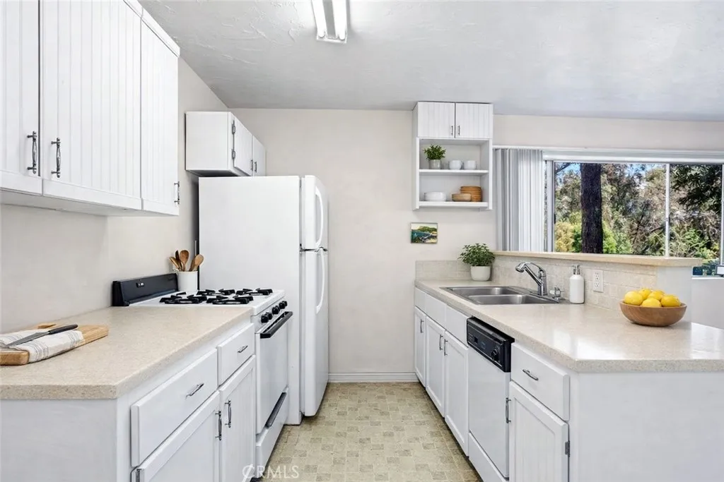 Additional image 140 of 15 La Crescenta Drive, Camarillo, CA 93010