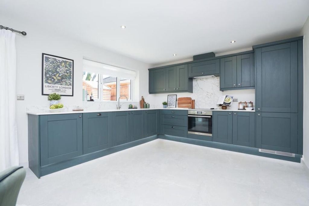 Additional image 5 of 4 bed property to rentNicholson Court, Kidderminster DY10