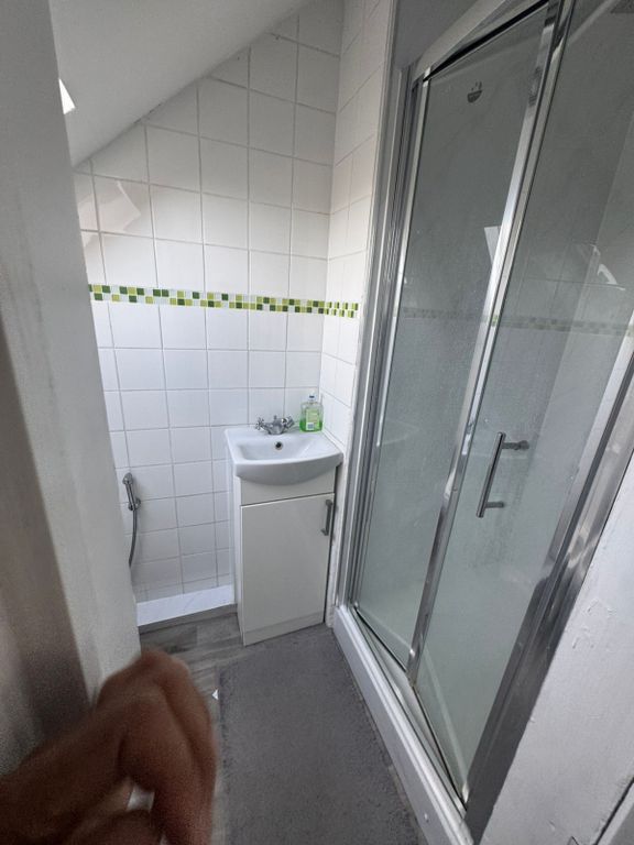 Room to rentForest Road IG6 photo 4
