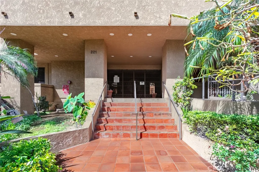 Additional image 31 of 221 S Oak Knoll Avenue Unit 202, Pasadena, CA 91101