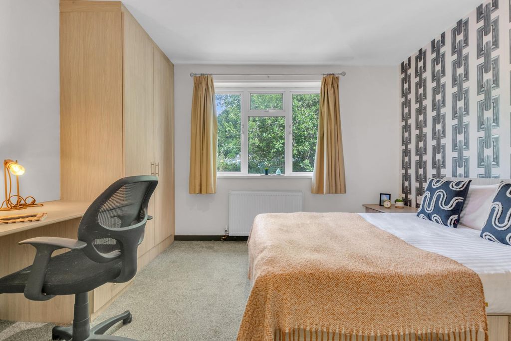 Additional image 8 of 5 bed shared accommodation to rentAsh Road, Leeds LS6