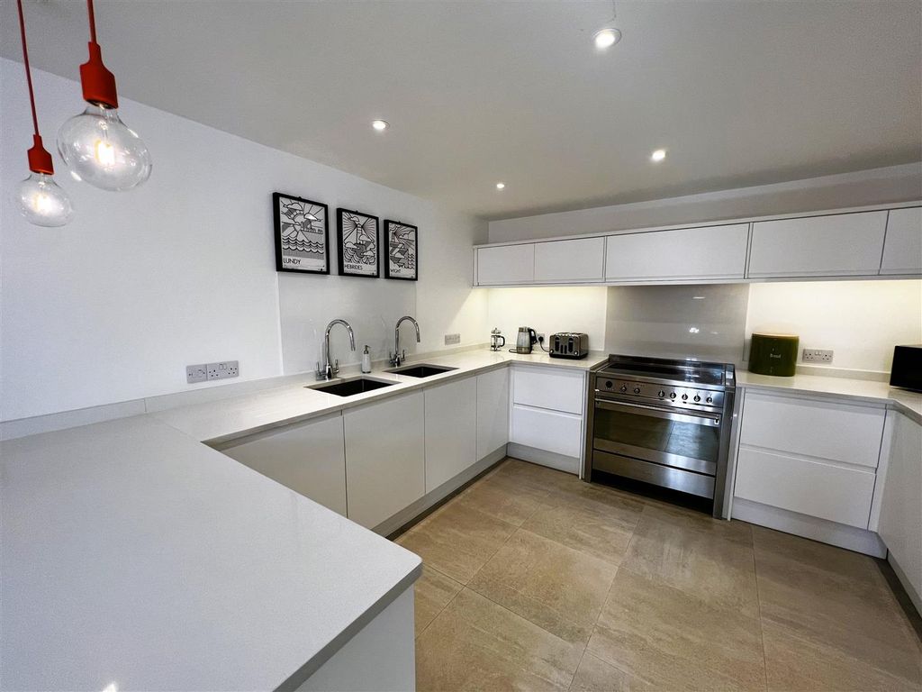 Additional image 2 of 4 bed property to rentSeven Sisters Road, St. Lawrence, Ventnor PO38