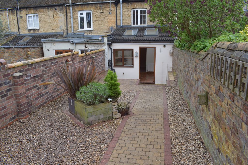 Additional image 4 of 3 bed town house to rentAdelaide Street, Stamford PE9