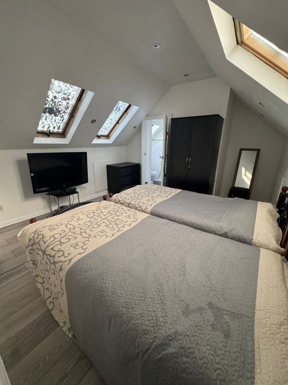 Room to rentForest Road IG6 photo 2