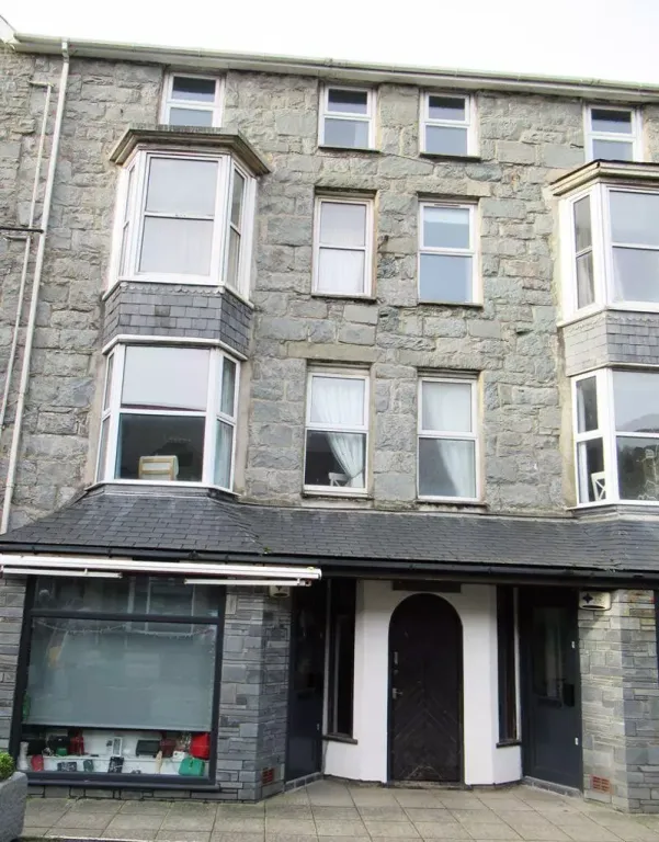 2 bed flat to rentBeach Road, Barmouth LL42