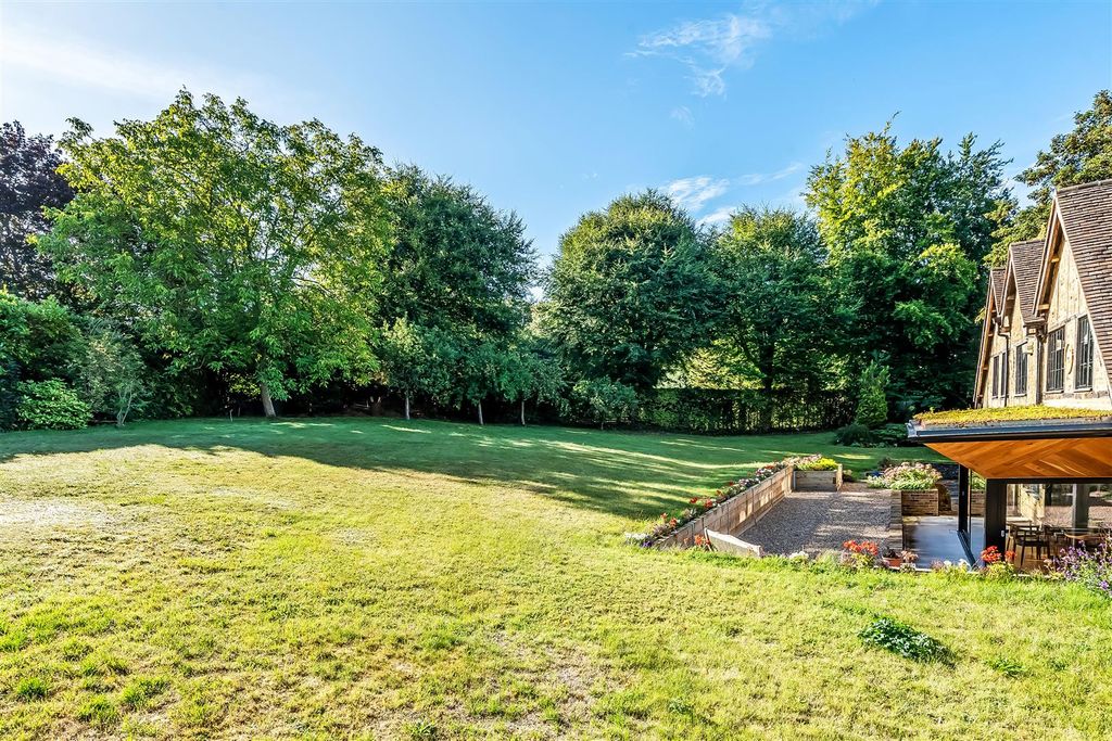 Additional image 37 of 5 bed detached house to rentGarden Close, Leatherhead KT22