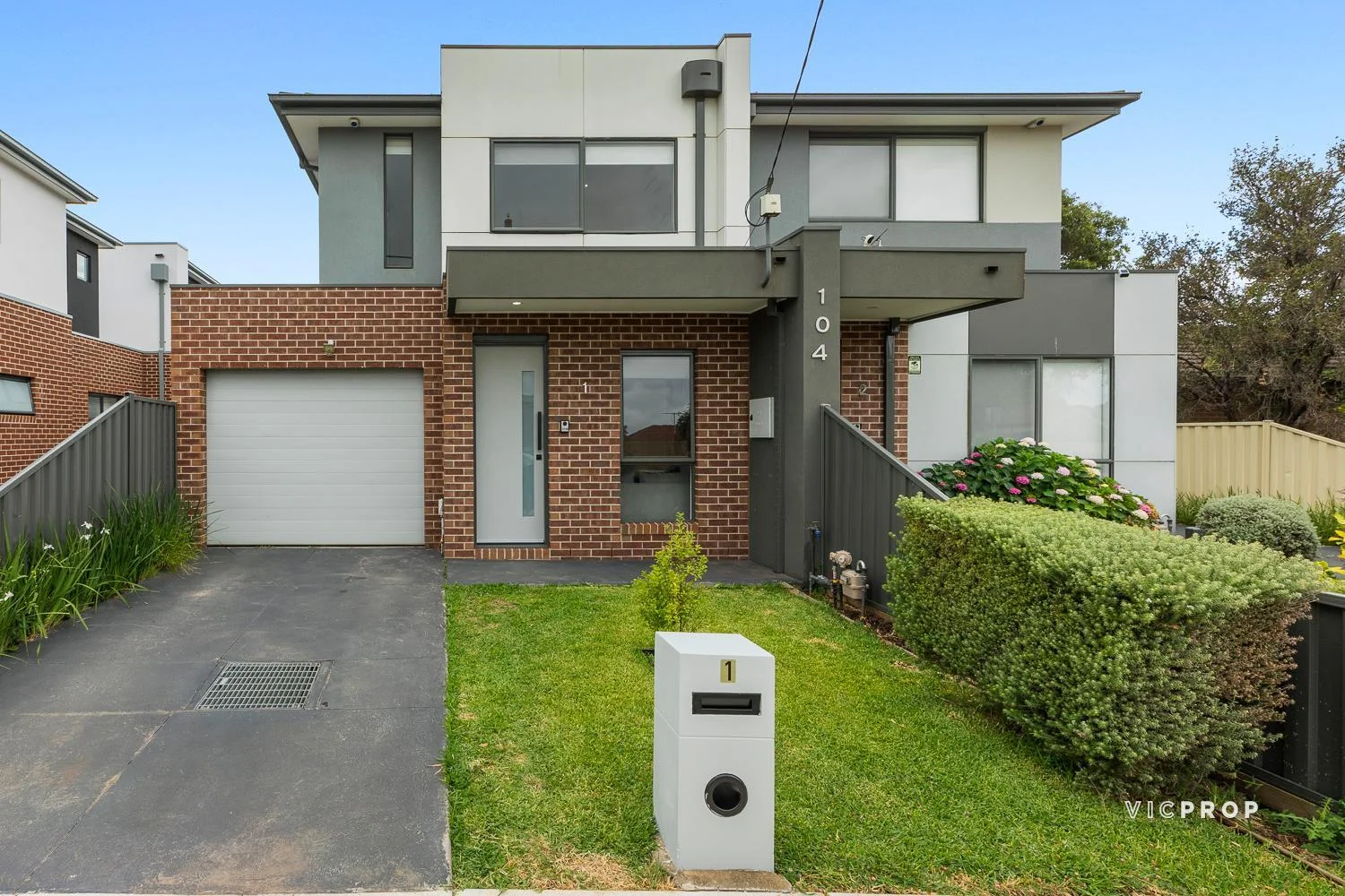 1/104 George Street, St Albans VIC 3021