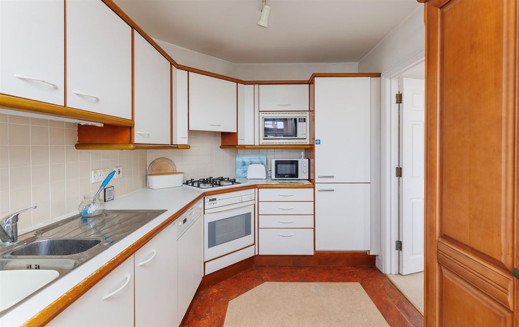 Additional image 3 of 3 bed flat for saleAdmiral Gardens, Cowes PO31