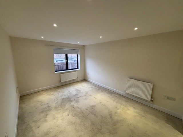 Additional image 3 of 2 bed flat to rentHillview Place, Newbury RG14