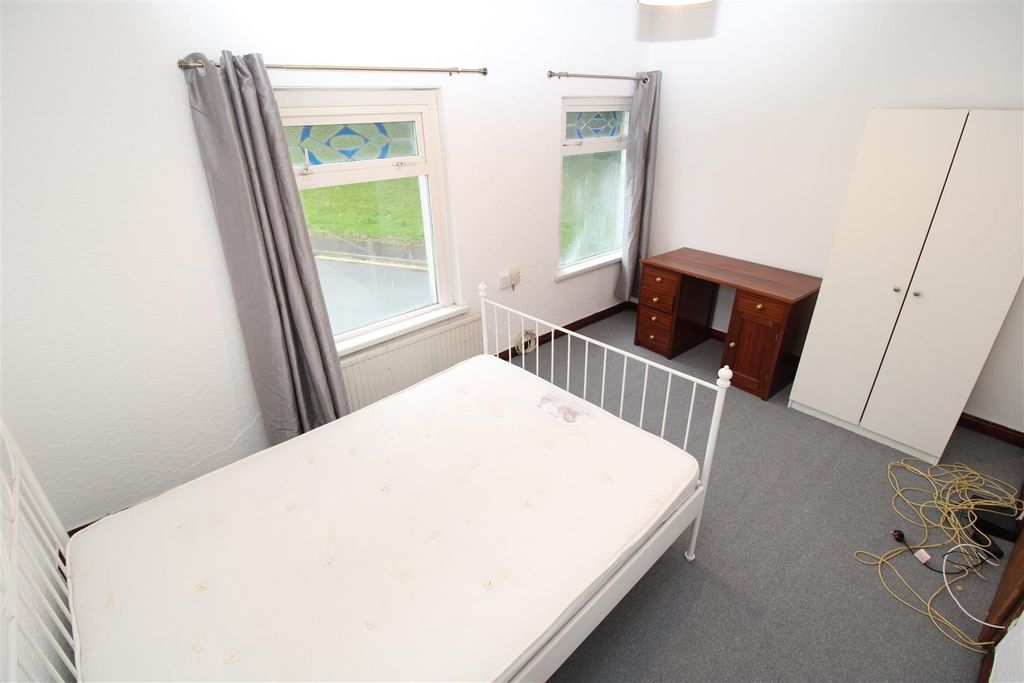 Additional image 2 of 4 bed semi-detached house to rentOxford Street Treforest, Pontypridd CF37