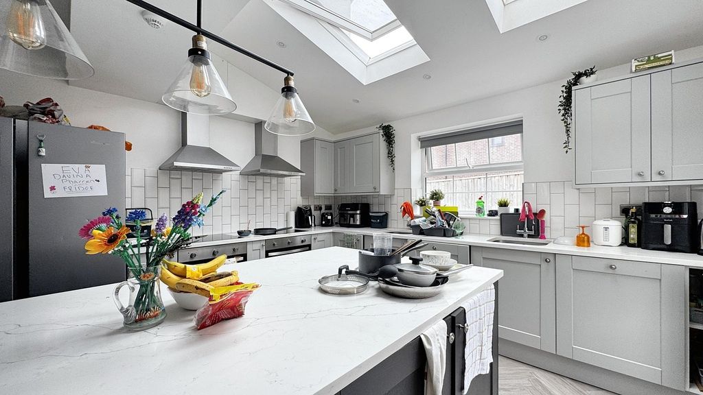 Additional image 3 of 7 bed semi-detached house to rentCrome Road, Bristol BS7