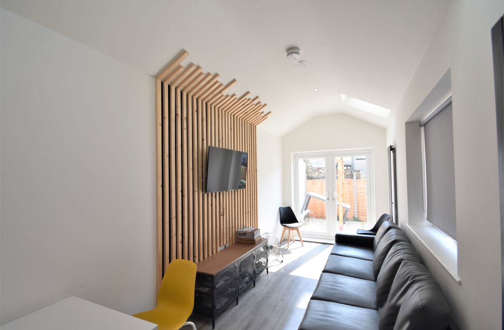 7 bed shared accommodation to rentLawson Road, Southsea, Hampshire PO5 photo 2