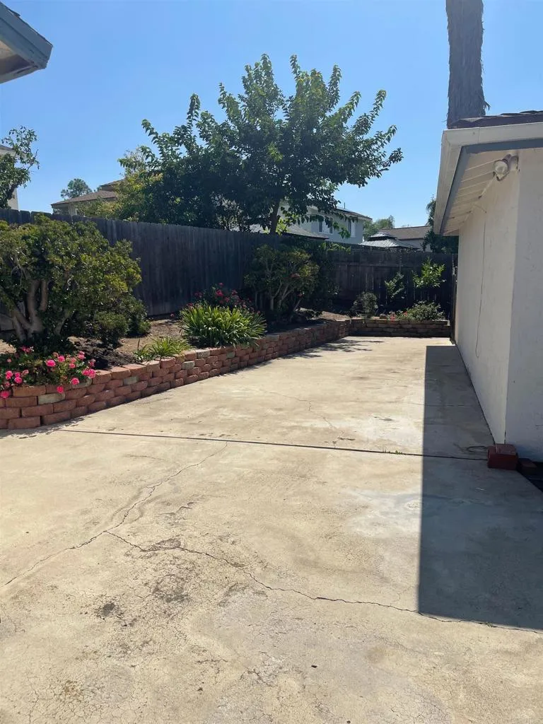 Additional image 78 of 5676 Chateau Dr, San Diego, CA 92117