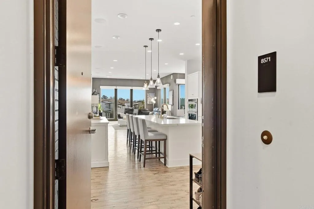 Additional image 43 of 8571 Aspect Dr, San Diego, CA 92108