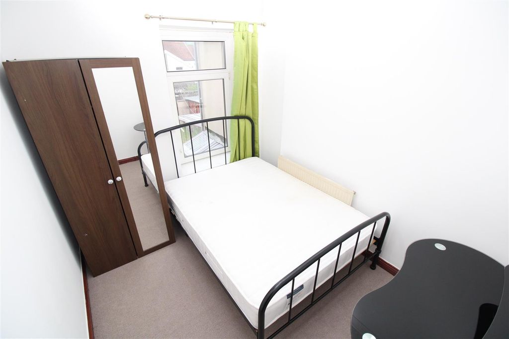 Additional image 4 of 4 bed semi-detached house to rentOxford Street Treforest, Pontypridd CF37