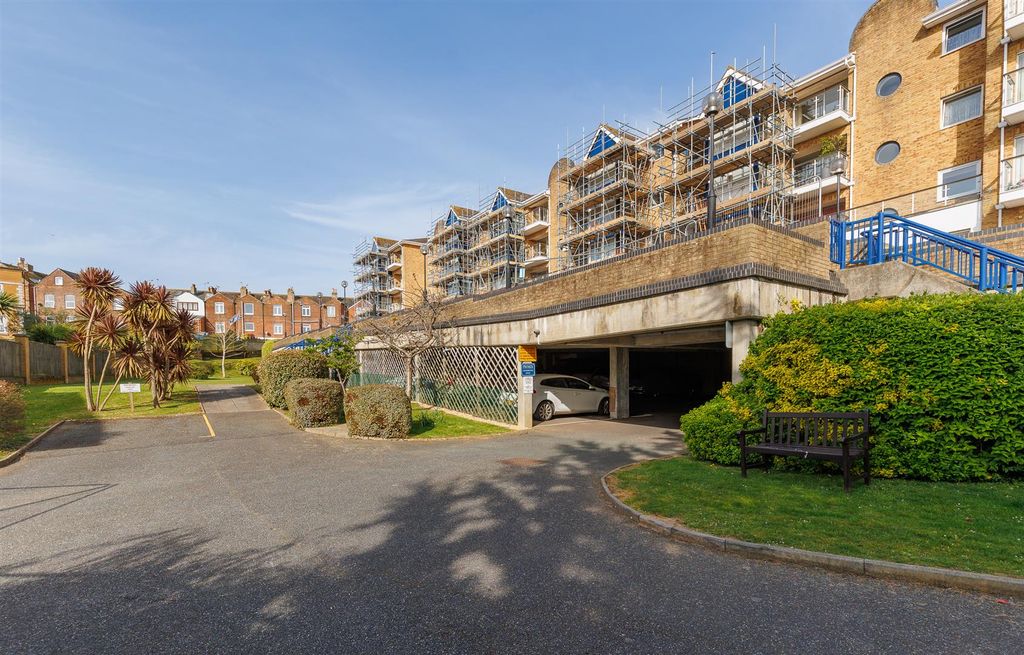 Additional image 22 of 3 bed flat for saleAdmiral Gardens, Cowes PO31