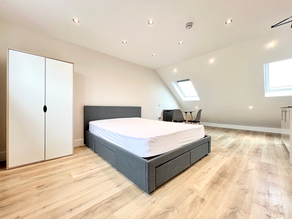 Additional image 2 of Room to rentPark Road, Ilford IG1