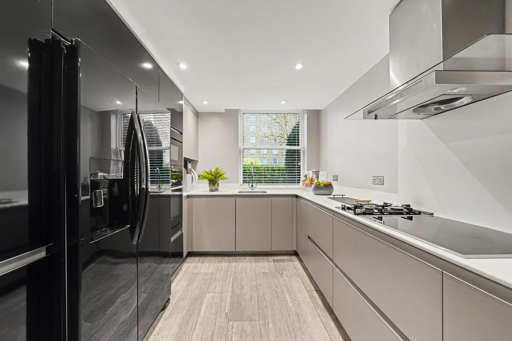Additional image 2 of 4 bed terraced house to rentCourt Close, St John's Wood, London NW8