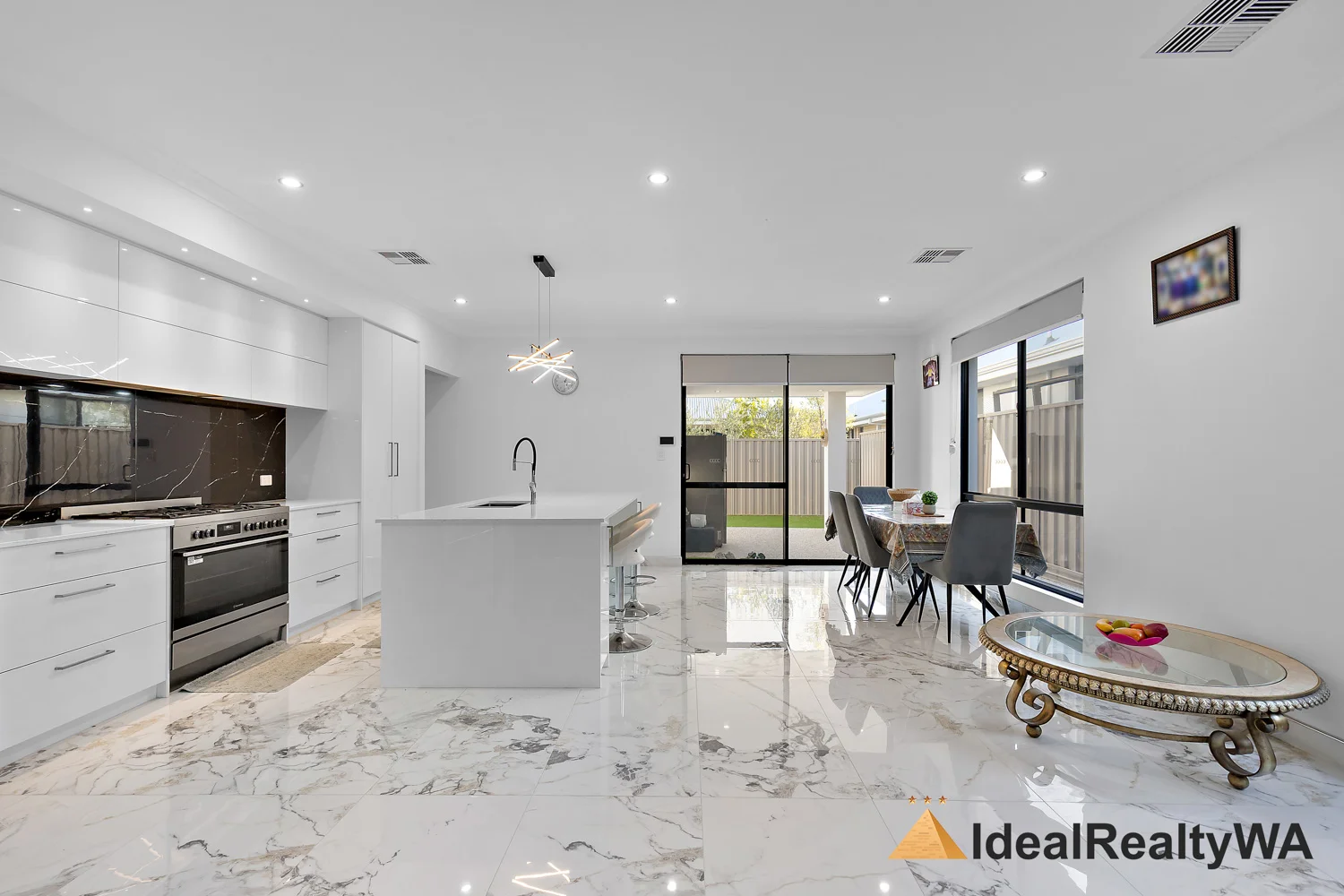 18 Desert Pea Loop, Piara Waters WA 6112 photo 3