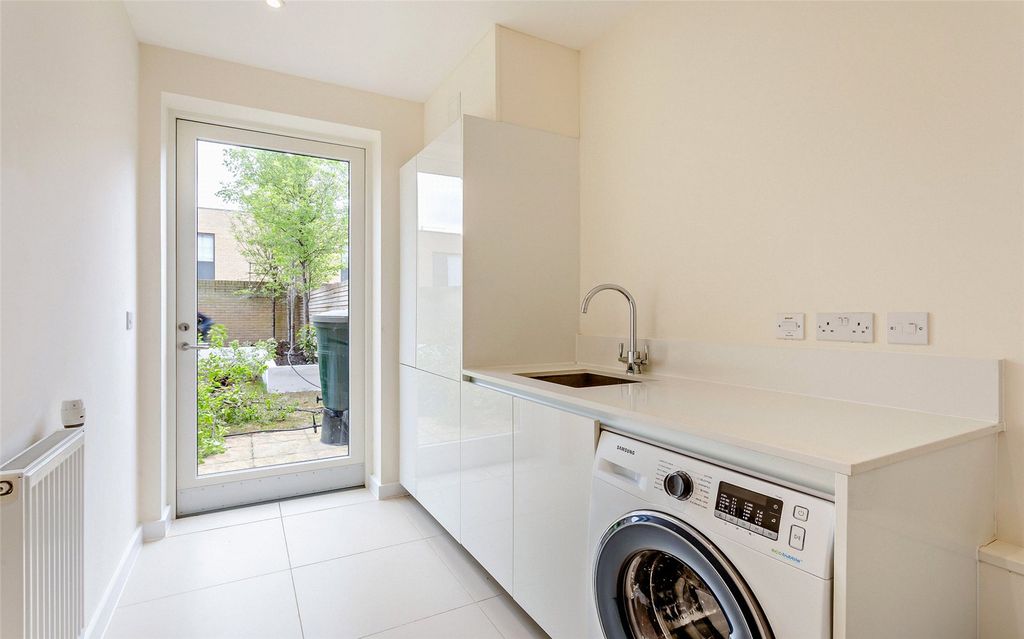 Additional image 2 of 4 bed terraced house to rentWhitelocks Drive, Trumpington, Cambridge, Cambridgeshire CB2