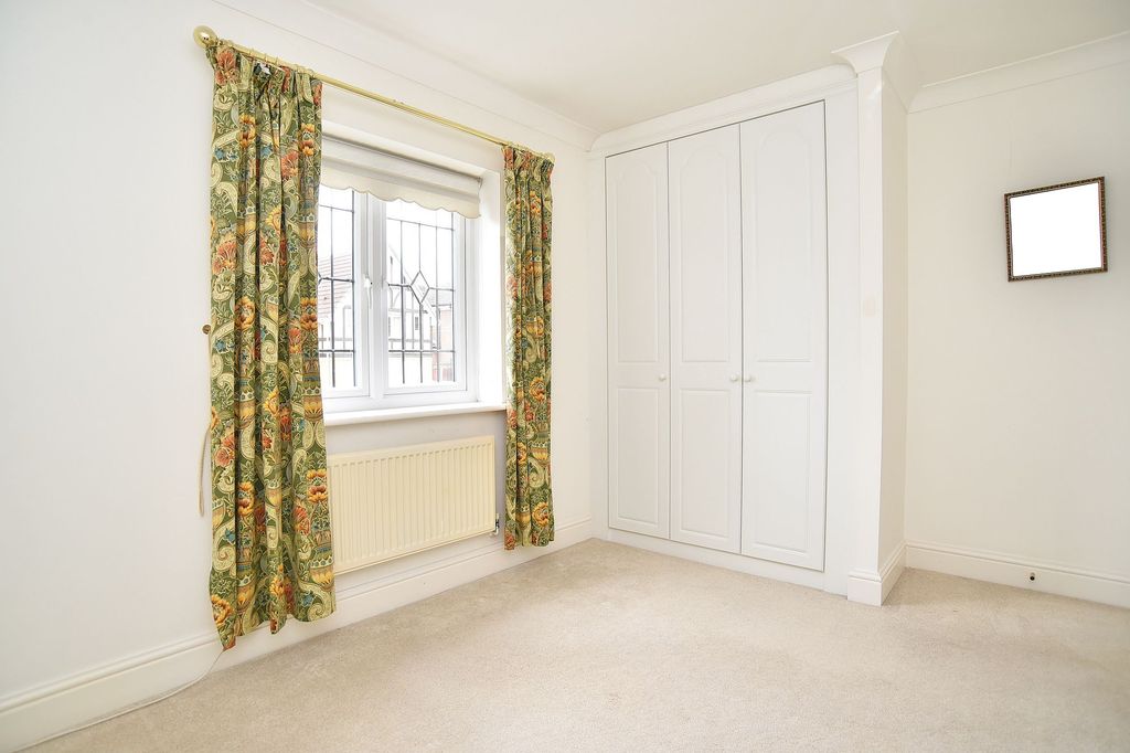Additional image 14 of 5 bed detached house to rentBarnwell Crescent, Harrogate HG2