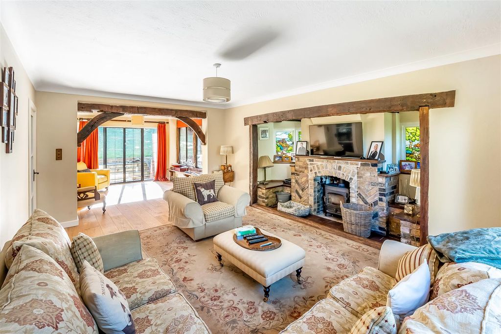 Additional image 2 of 5 bed detached house to rentGarden Close, Leatherhead KT22