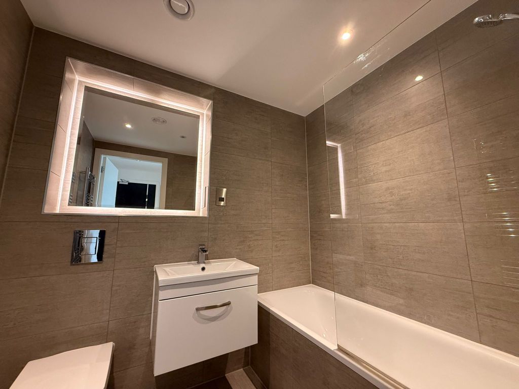 Additional image 7 of 2 bed flat to rentLeat House, Overbridge Square, Newbury RG14