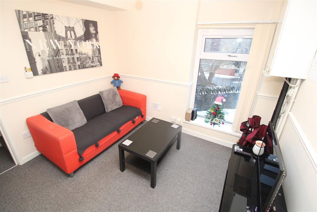 1 bed flat to rentStow Hill Treforest, Pontypridd CF37