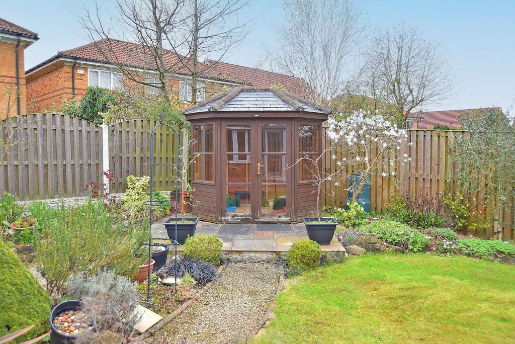 Additional image 22 of 5 bed detached house to rentBarnwell Crescent, Harrogate HG2