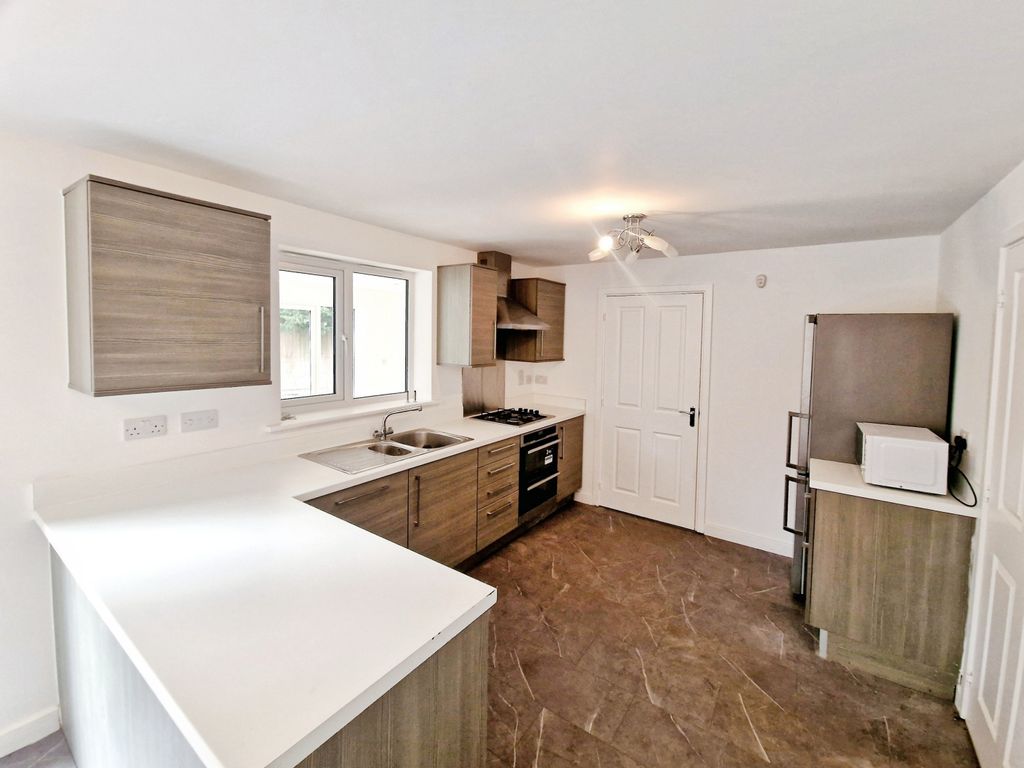 Additional image 5 of 5 bed property to rentMollis Close, Peterborough PE2