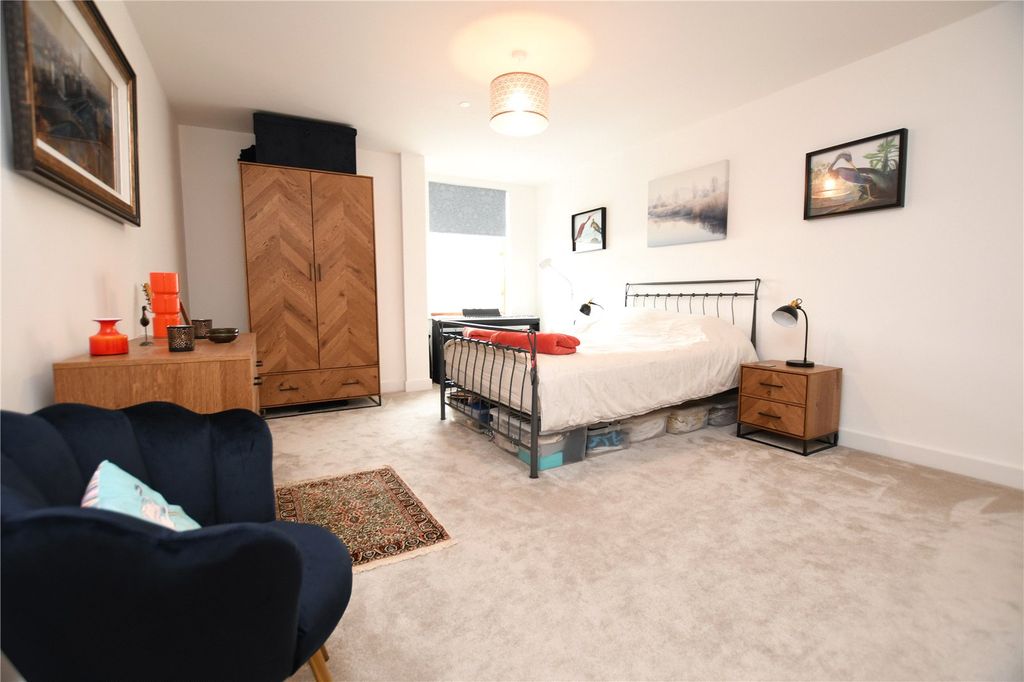 Additional image 8 of 2 bed flat to rentBeach Road, Weston-Super-Mare, North Somerset BS23