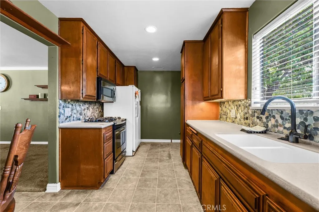 Additional image 11 of 626 W Martinshire St, Carson, CA 90745