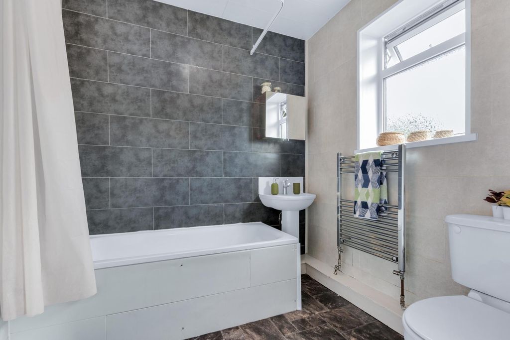 Additional image 6 of 5 bed shared accommodation to rentAsh Road, Leeds LS6
