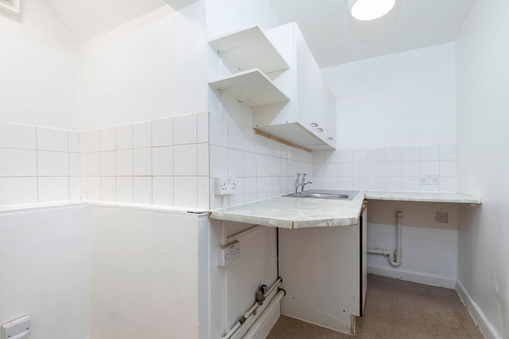 Additional image 3 of 1 bed flat to rentWellington Street, Cheltenham GL50