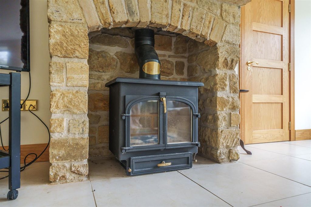 Additional image 7 of Detached house to rentMiddle Street, Crewkerne TA18