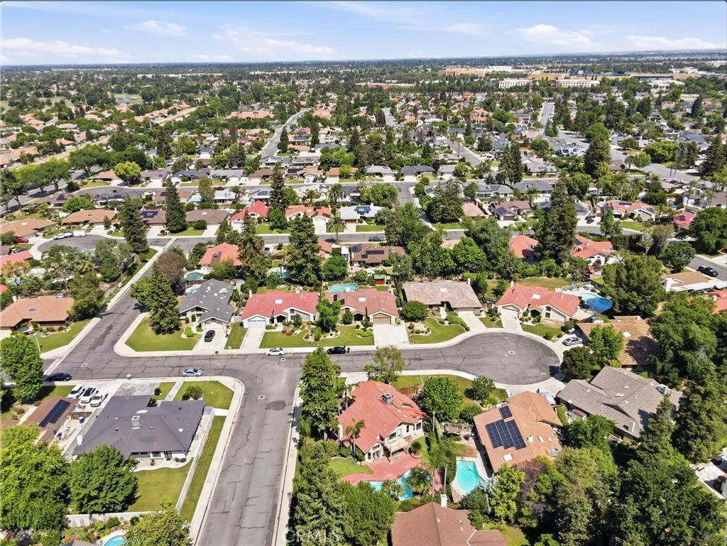 9613 Red Oak Court, Bakersfield, CA 93311