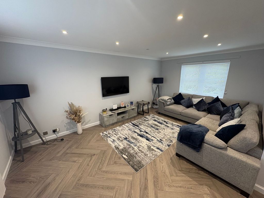 Additional image 3 of 2 bed flat to rentKirklands, Renfrew PA4