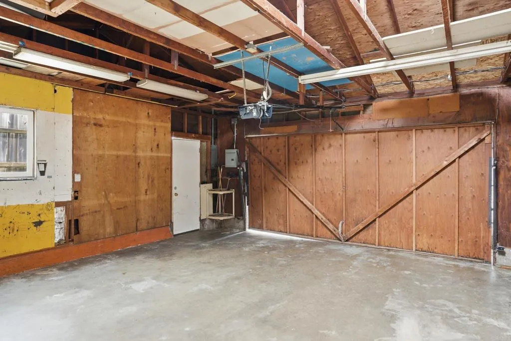1922 Dartmoor Dr, Lemon Grove, CA 91945