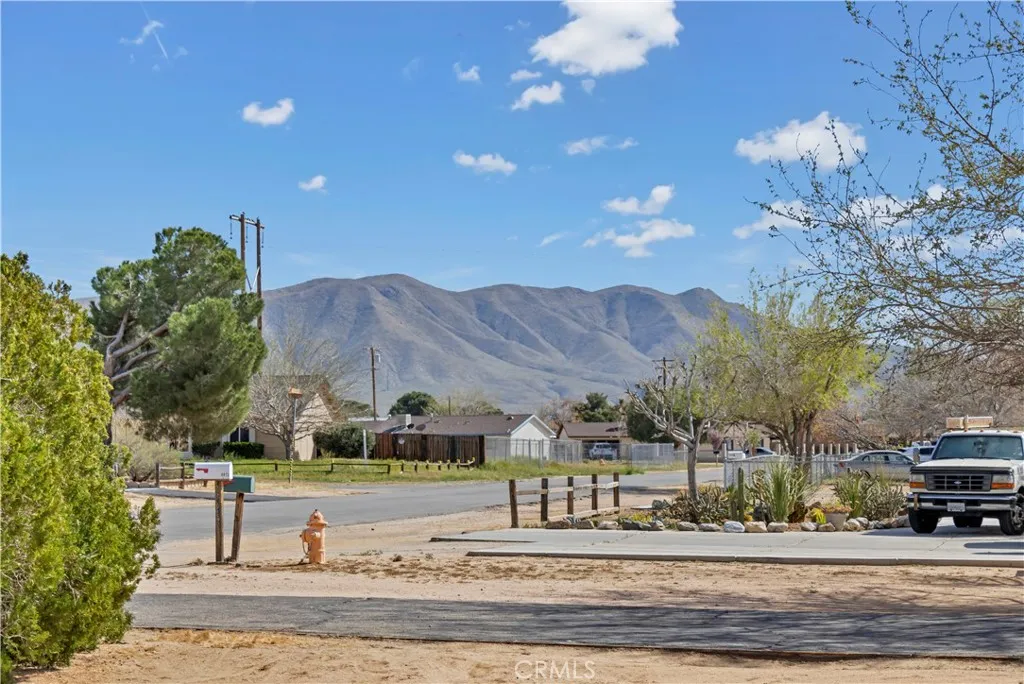 11988 Pecos Rd, Apple Valley, CA 92308