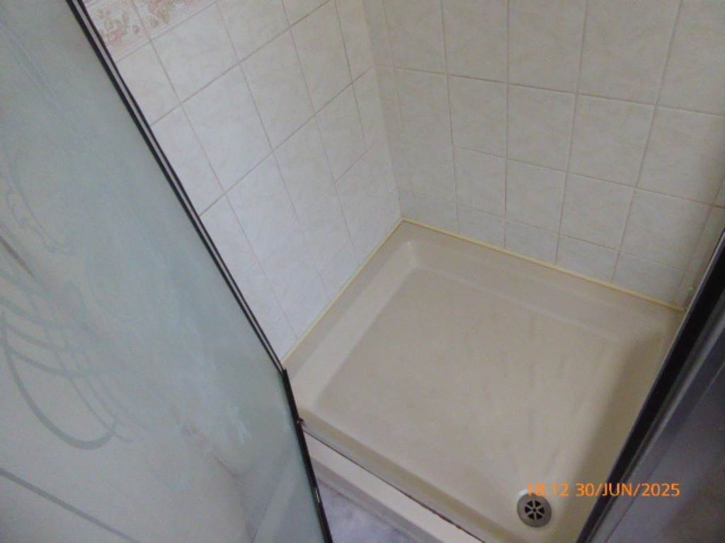 Additional image 4 of 3 bed bungalow to rentManor Way, Llanllwch, Carmarthen SA31